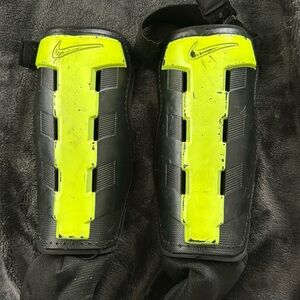 Men’s S Shin Guards